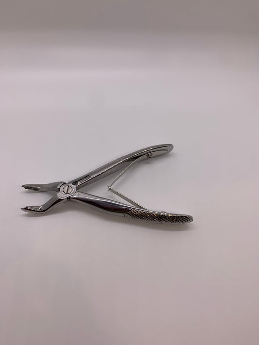 Pediatric English Pattren Tooth Extracting Forcep Fig:3B With Serrated Jaws