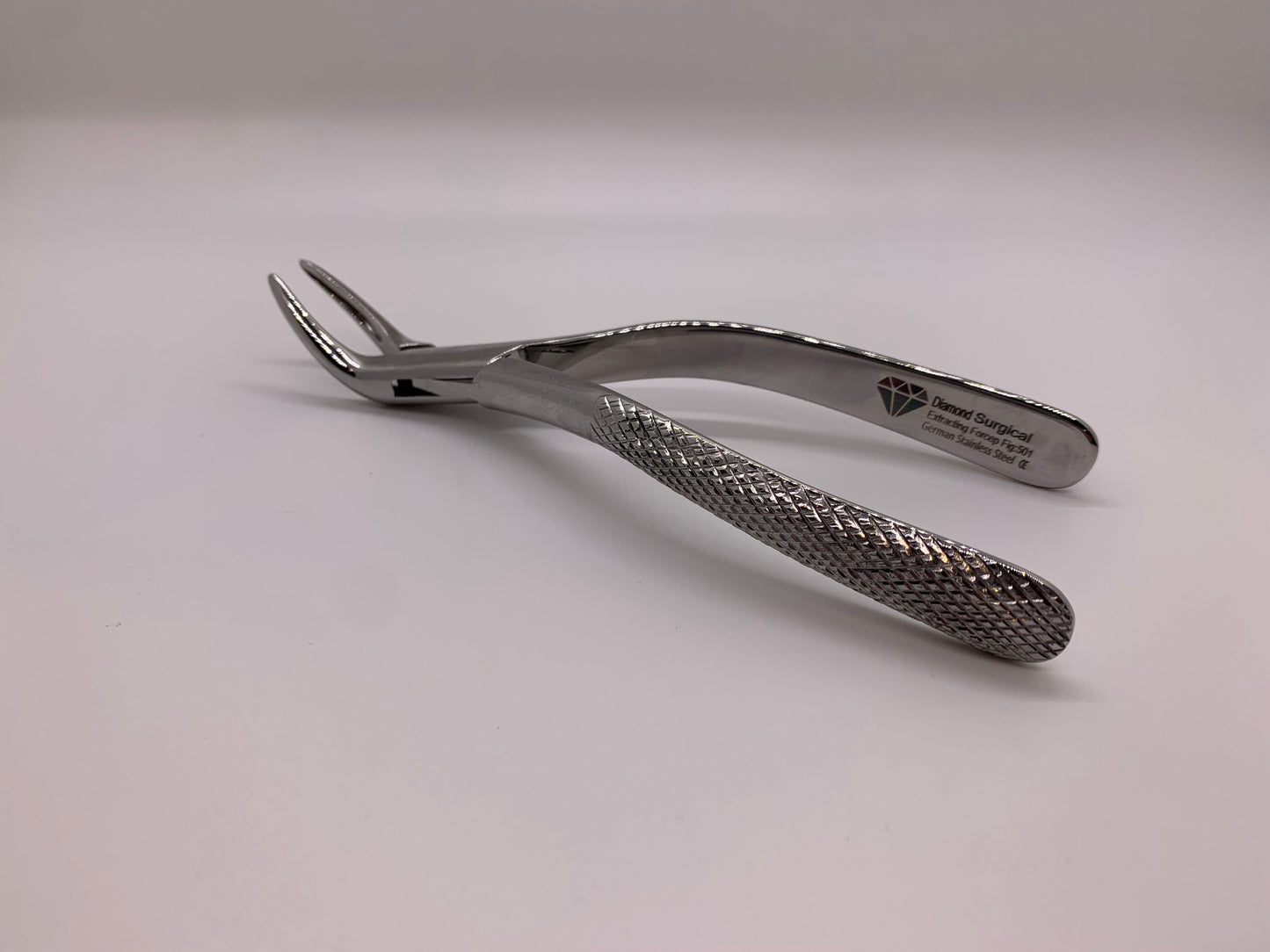 American Pattren Tooth Extracting Forcep Fig:501 With Serrated Jaws